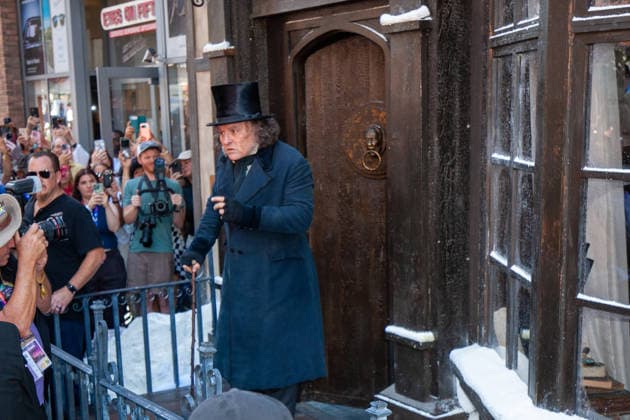 SAN DIEGO, CA - JULY 23: Johnny Depp interacts with fans at a surprise appearance as Ebenezer Scrooge promoting his new film, Ebenezer: A Christmas Carol, outside 2026 San Diego Comic Con on July 23, 2026. Copyright: xTonyxFortex