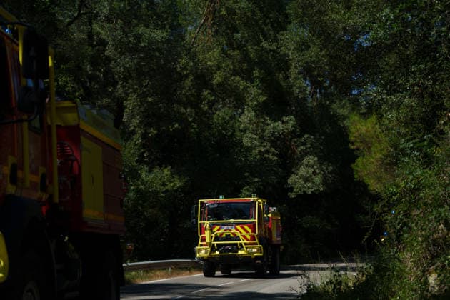 Wildfire reignites with strong Mistral wind in France. France - Cotignac, 23.07.2026 French firefighters respond as a wildfire spreads again near Cotignac in the Var department, southeastern France on Thursday. Strong Mistral winds fueled renewed fire activity, prompting a large firefighting operation. Departement Var