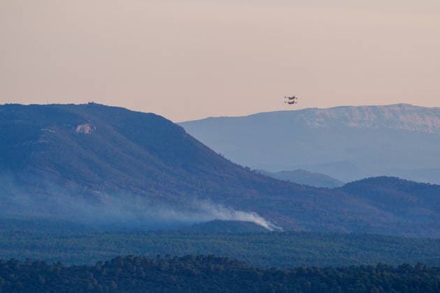 Wildfire reignites with strong Mistral wind in France. France - Cotignac, 23.07.2026 Silhouette of two Canadair CL-415 as a wildfire spreads again near Cotignac in the Var department, southeastern France on Thursday. Strong Mistral winds fueled renewed fire activity, prompting a large firefighting operation. Departement Var