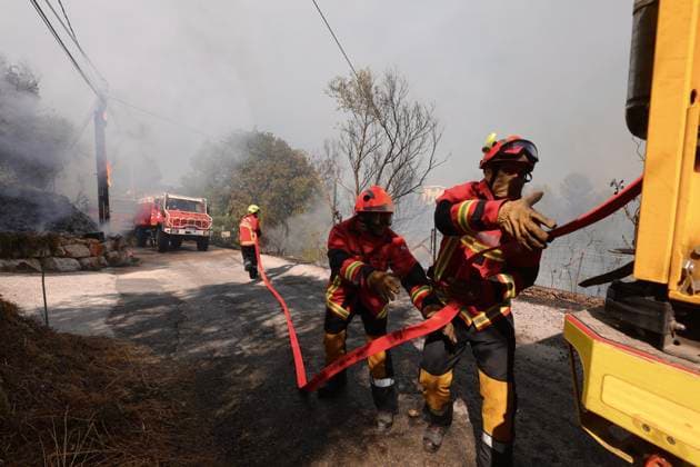 VAR ON FIRE IN COTIGNAC PHOTOPQR NICE MATIN LUC BOUTRIA 07 23 2026 Photo by Luc Boutria, Nice Matin, Varmatin VAR ON FIRE IN COTIGNAC Several hundred firefighters and substantial resources have been deployed to battle forest fires in the Var department in southern France. France  Copyright: xPHOTOPQR NICExMATIN MAXPPPxBOUTRIAxLUCx 20260723NIM6688 20260723NIM6688