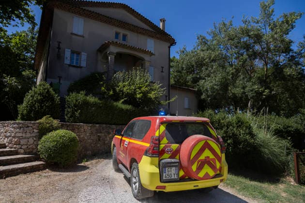 Wildfires in the Var - France A fire service command vehicle stands in front of a house threatened by a nearby wildfire at Le Domaine la Marseillaise in Ponteves, firefighters were deployed to protect homes as the wildfire spread through the surrounding vegetation. Var, France, July 23, 2026. Photo by Thibaut Durand ABACAPRESS.COM. Ponteves Provence-Alpes-Cote d Azur France  Copyright: xDurandxThibaut ABACAx