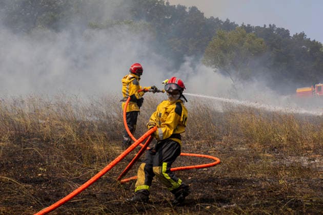Wildfires in the Var - France Firefighters deploy a hose line to extinguish remaining hotspots during a wildfire at Le Domaine la Marseillaise in Ponteves, crews worked to contain the fire and prevent it from spreading through the dry vegetation. Var, France, July 23, 2026. Photo by Thibaut Durand ABACAPRESS.COM. Ponteves Provence-Alpes-Cote d Azur France  Copyright: xDurandxThibaut ABACAx