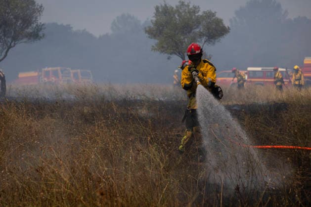 Wildfires in the Var - France Firefighters deploy a hose line to extinguish remaining hotspots during a wildfire at Le Domaine la Marseillaise in Ponteves, crews worked to contain the fire and prevent it from spreading through the dry vegetation. Var, France, July 23, 2026. Photo by Thibaut Durand ABACAPRESS.COM. Ponteves Provence-Alpes-Cote d Azur France  Copyright: xDurandxThibaut ABACAx