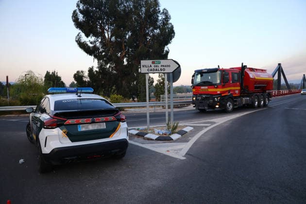 National Emergency Declared Due to Wildfires in the Community of Madrid That Have Not Yet Been Contained or Brought Under Control A Civil Guard vehicle regulates access to Villa del Prado on July 24, 2026, in Madrid, Spain. The government has declared a national emergency in the Community of Madrid and Ávila as a result of the spread of wildfires in the municipalities of Villa del Prado and San Martín de Valdeiglesias in the Community of Madrid, and Burgohondo in Ávila. In Madrid, the number of evacuees remains at more than 10,000 people from municipalities such as Aldea del Fresno, Villa del Prado, Pelayos de la Presa, and San Martín de Valdeiglesias. SUMMA112 has been working throughout the night to provide preventive care, particularly  Copyright: xRafaelxBastantex 7683721