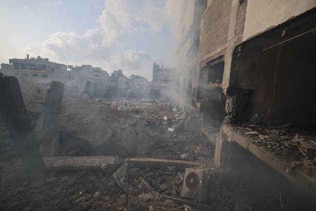 Palestinians inspect building damaged in Israeli airstrike in Gaza City Palestinians inspect the damage to a building following an Israeli airstrike on al-Jalaa Street in central Gaza City, Gaza Strip, on July 24, 2026. Photo by Hadi Daoud apaimages Gaza city Gaza Strip Palestinian Territory 240726_Gaza_HD_00(13) Copyright: xapaimagesxHadixDaoudx xapaimagesx