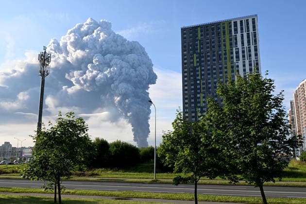Ukrainian drone strike hits wildberries logistics facilities in St. Petersburg ST. PETERSBURG, RUSSIA - JULY 24: A large plume of smoke rises over St. Petersburg following a Ukrainian drone strike targeting logistics facilities operated by Wildberries, Russia s largest online retailer, on July 24, 2026 in St. Petersburg, Russia. The attack hit logistics centers in St. Petersburg and the surrounding Leningrad region, injuring three people, according to local authorities. Stringer Anadolu Saint Petersburg Russia. Editorial use only. Please get in touch for any other usage.  Copyright: x2026xAnadoluxStringerx