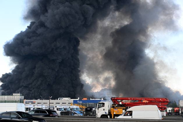 Ukrainian drone strike hits wildberries logistics facilities in St. Petersburg ST. PETERSBURG, RUSSIA - JULY 24: A large plume of smoke rises over St. Petersburg following a Ukrainian drone strike targeting logistics facilities operated by Wildberries, Russia s largest online retailer, on July 24, 2026 in St. Petersburg, Russia. The attack hit logistics centers in St. Petersburg and the surrounding Leningrad region, injuring three people, according to local authorities. Stringer Anadolu Saint Petersburg Russia. Editorial use only. Please get in touch for any other usage.  Copyright: x2026xAnadoluxStringerx