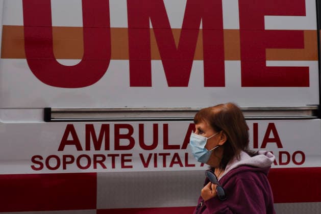 The Burgohondo fire forces the lockdown of several towns in Ávila and the evacuation of 1,500 people A resident wearing a mask on July 24, 2026, in Burgohondo, Ávila, Castile and León, Spain. The fire, which remains beyond the fire department’s capacity to extinguish, has forced the evacuation of some 1,500 people and has placed Burgohondo, Navaluenga, and El Tiemblo under lockdown. JULY 24, 2026 Burgohondo, ÃÁvila, Castile and Le Burgohondo, Ávila, Castile and Le Spain  Copyright: xMateoxLanzuelax 7683784