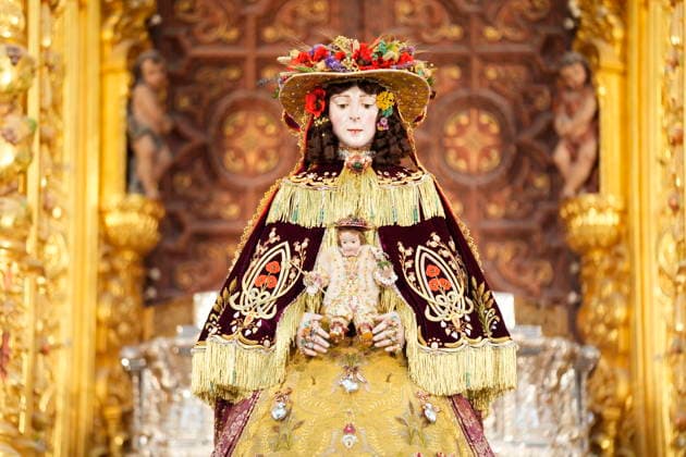 The Virgin of El Rocío is now dressed as a Shepherdess to return to Almonte, Huelva, in August. The Virgin of El Rocío dressed as a Shepherdess in her sanctuary. July 24, 2026, in Almonte, Huelva, Andalusia, Spain The Virgin of El Rocío is now dressed as a shepherdess. It is one of the most eagerly awaited milestones in the countdown to her upcoming arrival in Almonte. The Shrine of Our Lady of El Rocío opened its doors this Friday amid great anticipation from numerous residents of Almonte, pilgrims, and devotees, who will come throughout the day to gaze upon the White Dove, resplendent in her new attire and ready for her return to the town. JULY 24, 2026 Joaquí Almonte, Huelva, Andalusia, Spain Almonte, Huelva, Andalusia, Spain Spain  Copyright: xJoaquinxCorcherox 7683958