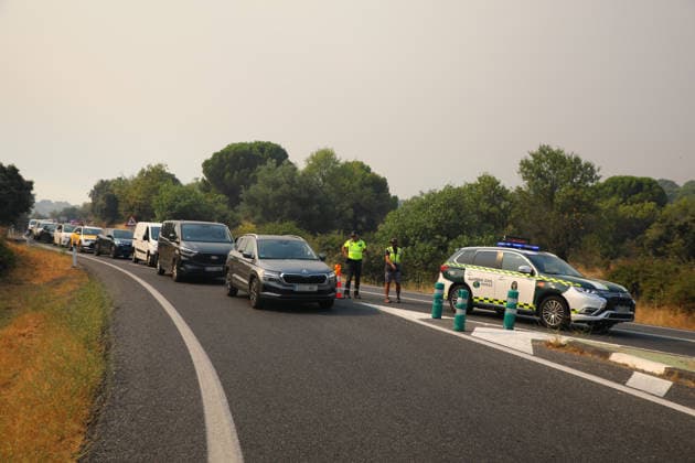 National Emergency Declared Due to Wildfires That Have Not Yet Been Contained or Brought Under Control in the Community of Madrid Civil Guard officers block access to San Martín de Valdeiglesias, July 24, 2026, in Madrid, Spain. The government has declared a national emergency in the Community of Madrid and Ávila as a result of the spread of wildfires in the municipalities of Villa del Prado and San Martín de Valdeiglesias in the Community of Madrid, and Burgohondo in Ávila. In Madrid, the number of evacuees remains at more than 10,000 people from municipalities such as Aldea del Fresno, Villa del Prado, Pelayos de la Presa, and San Martín de Valdeiglesias. SUMMA112 has been working throughout the night to provide preventive care, especial  Copyright: xRafaelxBastantex 7683961