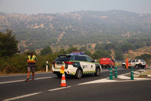 National Emergency Declared Due to Wildfires That Have Not Yet Been Contained or Brought Under Control in the Community of Madrid Civil Guard officers block access to San Martín de Valdeiglesias, July 24, 2026, in Madrid, Spain. The government has declared a national emergency in the Community of Madrid and Ávila as a result of the spread of wildfires in the municipalities of Villa del Prado and San Martín de Valdeiglesias in the Community of Madrid, and Burgohondo in Ávila. In Madrid, the number of evacuees remains at more than 10,000 people from municipalities such as Aldea del Fresno, Villa del Prado, Pelayos de la Presa, and San Martín de Valdeiglesias. SUMMA112 has been working throughout the night to provide preventive care, especial  Copyright: xRafaelxBastantex 7683962