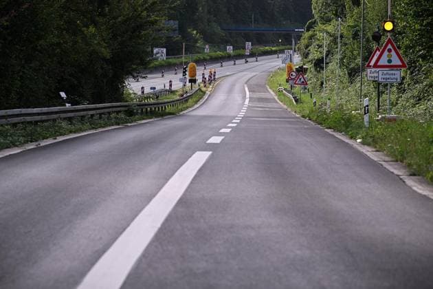 Sperrung der A40 ** NUR FÜR REDAKTIONELLE ZWECKE ** EDITORIAL USE ONLY **<p>Die gesperrte Autobahn-Einfahrt an der Anschlussstelle Mülheim-Winkhausen, am 24.07.2026 in Mülheim. Die A40 ist zwischen Mülheim-Winkhausen und Essen-Ost vom 23.07 bis zum 31.07 vollständig gesperrt. Der Verkehr wird weiträumig umgeleitet, da neuer Flüsterasphalt eingebaut wird. Deutschland NRW Essen Copyright: SocratesxTassos *** Closure of the A40 ** FOR EDITORIAL PURPOSES ONLY ** EDITORIAL USE ONLY ** p The closed highway entrance at the Mülheim Winkhausen interchange, on July 24, 2026, in Mülheim. The A40 is completely closed between Mülheim Winkhausen and Essen Ost from July 23 through July 31. Traffic is being rerouted over a wide area, as new low-nois Copyright: SocratesxTassos doc86uqrmqp1pg1k35nlcl9 ,EDITORIAL USE ONLY