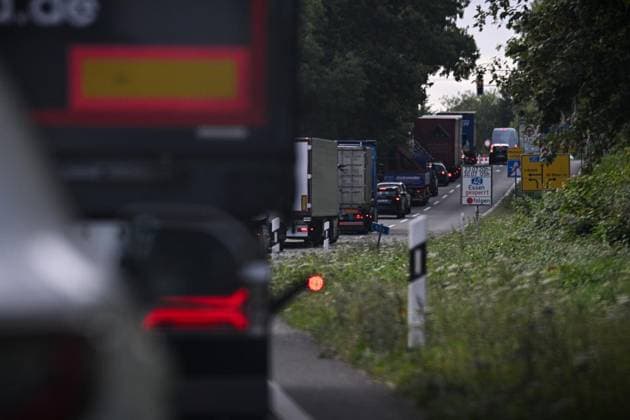 Sperrung der A40 ** NUR FÜR REDAKTIONELLE ZWECKE ** EDITORIAL USE ONLY **<p>Autos stehen im Stau an der Anschlussstelle Mülheim-Winkhausen, am 24.07.2026 in Mülheim. Die A40 ist zwischen Mülheim-Winkhausen und Essen-Ost vom 23.07 bis zum 31.07 vollständig gesperrt. Der Verkehr wird weiträumig umgeleitet, da neuer Flüsterasphalt eingebaut wird. Deutschland NRW Essen Copyright: SocratesxTassos *** A40 Closure ** FOR EDITORIAL PURPOSES ONLY ** EDITORIAL USE ONLY ** p Cars are stuck in traffic at the Mülheim Winkhausen interchange, on July 24, 2026, in Mülheim. The A40 is completely closed between Mülheim Winkhausen and Essen Ost from July 23 through July 31. Traffic is being rerouted over a wide area, as new low-noise asphalt is being l Copyright: SocratesxTassos doc86uqqos7fjdudfcbk6v ,EDITORIAL USE ONLY