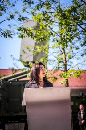 Katherina Reiche (CDU), Bundesministerin fuer Wirtschaft und Energie, besucht die Hensoldt AG in Taufkirchen bei Muenchen, ein fuehrendes europaeisches Technologieunternehmen im Verteidigungs- und Sicherheitssektor. Taufkirchen, 24.07.2026. Fotografiert im Auftrag des Bundesministeriums fuer Wirtschaft und Energie Taufkirchen Deutschland *** Katherina Reiche (CDU), Federal Minister for Economic Affairs and Energy, visits Hensoldt AG in Taufkirchen near Munich, a leading European technology company in the defense and security sector. Taufkirchen, July 24, 2026 Photographed on behalf of the Federal Ministry for Economic Affairs and Energy Taufkirchen, Germany Copyright: xDominikxButzmannx