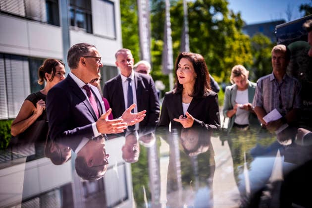 Katherina Reiche (CDU), Bundesministerin fuer Wirtschaft und Energie, besucht die Hensoldt AG in Taufkirchen bei Muenchen, ein fuehrendes europaeisches Technologieunternehmen im Verteidigungs- und Sicherheitssektor. Taufkirchen, 24.07.2026. Fotografiert im Auftrag des Bundesministeriums fuer Wirtschaft und Energie Taufkirchen Deutschland *** Katherina Reiche (CDU), Federal Minister for Economic Affairs and Energy, visits Hensoldt AG in Taufkirchen near Munich, a leading European technology company in the defense and security sector. Taufkirchen, July 24, 2026 Photographed on behalf of the Federal Ministry for Economic Affairs and Energy Taufkirchen, Germany Copyright: xDominikxButzmannx
