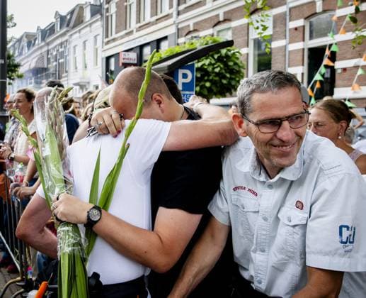 NIJMEGEN - Walkers are cheered on the Via Gladiola during the final day of the Nijmegen Four Days Marches. ANP SEM VAN DER WAL netherlands out - belgium out  Copyright: xx x564190863x originalFilename: 564190863.jpg
