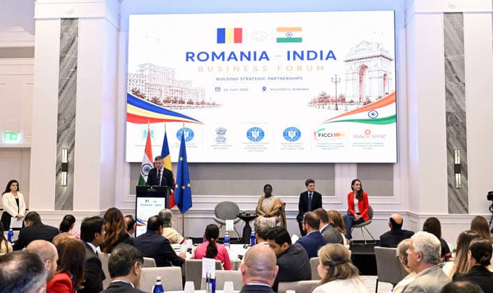 President Droupadi Murmu with Romanian President NicuÈ™or Dan at the India Romania Business Forum Bucharest Romania , Jul 24 (ANI): President Droupadi Murmu with Romanian President NicuÈ™or Dan at the India Romania Business Forum, in Bucharest on Friday. (Office of Press Secretary to the President ANI Photo) Bucharest Romania Copyright: xANIx ANI_20260724210
