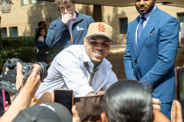 July 24, 2026, London, England, United Kingdom: R&B singer CHRIS BROWN leaves Southwark Crown Court after a case management hearing. He is charged over an alleged assault in a London nightclub. The American musician is accused of causing grievous bodily harm to Abraham Diaw in February 2023. London United Kingdom - ZUMAs262 20260724_zip_s262_013 Copyright: xTayfunxSalcix