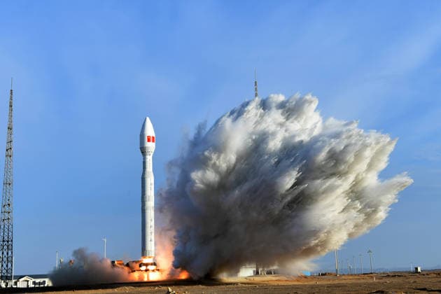 (260724) -- JIUQUAN, July 24, 2026 -- A Lijian-1 Y15 carrier rocket carrying five satellites blasts off from the Dongfeng commercial space innovation pilot zone in northwest China, on July 24, 2026. The rocket lifted off at 7:33 a.m. (Beijing Time), successfully placing the satellites into their designated orbits. (Photo by Xinhua) (EyesOnSci) CHINA-DONGFENG COMMERCIAL SPACE INNOVATION PILOT ZONE-SATELLITES-LAUNCH (CN) WangxJiangbo 