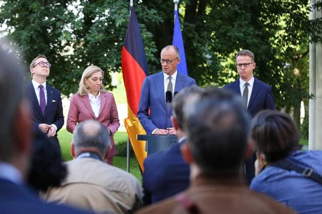 Berlin, Deutschland, 24.07.2026: Bundeskanzleramt: Vorstellung Kabinettsumbildung: L-R: Philipp Amthor, Nina Warken, Bundeskanzler Friedrich Merz und Carsten Linnemann, alle CDU *** Berlin, Germany, July 24, 2026; Federal Chancellery: Presentation of the Cabinet reshuffle; L to R: Philipp Amthor, Nina Warken, Federal Chancellor Friedrich Merz, and Carsten Linnemann, all CDU Copyright: xdtsxNachrichtenagenturx dts_128372