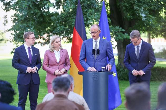 Berlin, Deutschland, 24.07.2026: Bundeskanzleramt: Vorstellung Kabinettsumbildung: L-R: Philipp Amthor, Nina Warken, Bundeskanzler Friedrich Merz und Carsten Linnemann, alle CDU *** Berlin, Germany, July 24, 2026; Federal Chancellery: Presentation of the Cabinet reshuffle; L to R: Philipp Amthor, Nina Warken, Federal Chancellor Friedrich Merz, and Carsten Linnemann, all CDU Copyright: xdtsxNachrichtenagenturx dts_128405