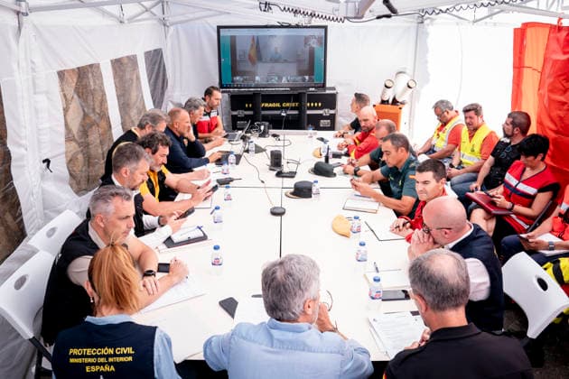 Marlaska Visits the PMA in Cenicientos Amid Wildfires in the Community of Madrid Interior Minister Fernando Grande Marlaska, during a meeting with CECOP at the Forward Command Post (PMA) on July 24, 2026, in Cenicientos, Madrid, Spain. The meeting comes after the fires affecting various parts of the country—particularly in the Community of Madrid and the province of Ávila—escalated, prompting the government to declare a national emergency late yesterday, July 24, 2026, in Cenicientos, Madrid, Spain.  Copyright: xA.xPÃ rezxMecax 7684881