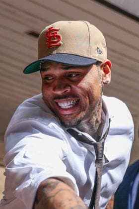 Singer Chris Brown appears in London court over alleged nightclub assault LONDON, UNITED KINGDOM - JULY 24: American R&B singer Chris Brown signs an autograph for a fan as he leaves the Southwark Crown Court after attending a hearing regarding an alleged assault at a London nightclub, in London, United Kingdom, on July 24, 2026. Zeynep Demir Anadolu London United Kingdom. Editorial use only. Please get in touch for any other usage.  Copyright: x2026xAnadoluxZeynepxDemirx