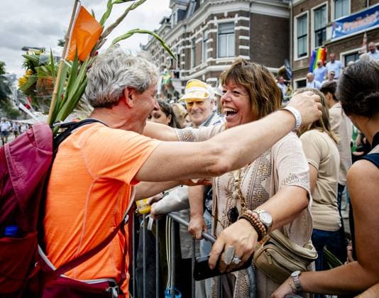 NIJMEGEN - Walkers are cheered on the Via Gladiola during the final day of the Nijmegen Four Days Marches. ANP SEM VAN DER WAL netherlands out - belgium out  Copyright: xx x564196678x originalFilename: 564196678.jpg