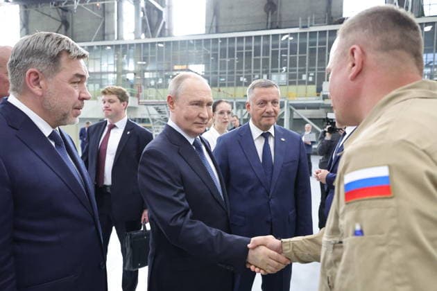RUSSIA, IRKUTSK - JULY 24, 2026: Andrei Soinov, Irkutsk Aviation Plant CEO, Vladimir Putin, President of Russia, and Igor Kobzev (L-R middle), Irkutsk Region Governor, visit the Irkutsk Aviation Plant owned by Rostec s United Aircraft Corporation. Yevgeny Messman TASS  95394295