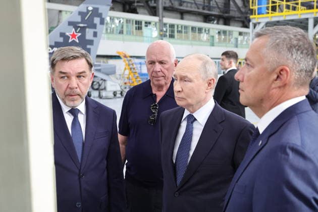 RUSSIA, IRKUTSK - JULY 24, 2026: Andrei Soinov, Irkutsk Aviation Plant CEO, Sergei Chemezov, Rostec CEO, Vladimir Putin, President of Russia, and Igor Kobzev (L-R), Irkutsk Region Governor, visit the Irkutsk Aviation Plant owned by Rostec s United Aircraft Corporation Irkutsk Russia  - ZUMAt113 20260724_zaa_t113_271 Copyright: xYevgenyxMessmanx