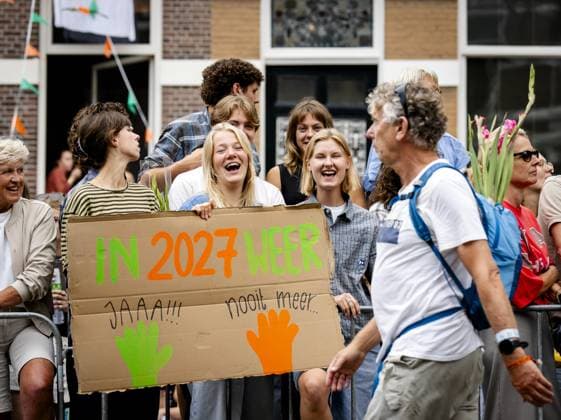 NIJMEGEN - Supporters along the side of the Via Gladiola during the final day of the Nijmegen Four Days Marches. ANP SEM VAN DER WAL netherlands out - belgium out  Copyright: xx x564198484x originalFilename: 564198484.jpg