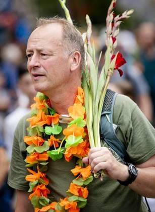 NIJMEGEN - Walkers are cheered on the Via Gladiola during the final day of the Nijmegen Four Days Marches. ANP SEM VAN DER WAL netherlands out - belgium out  Copyright: xx x564198761x originalFilename: 564198761.jpg