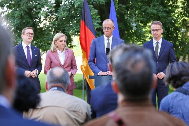Berlin, Deutschland, 24.07.2026: Bundeskanzleramt: Vorstellung Kabinettsumbildung: L-R: Philipp Amthor, Nina Warken, Bundeskanzler Friedrich Merz und Carsten Linnemann, alle CDU *** Berlin, Germany, July 24, 2026; Federal Chancellery: Presentation of the Cabinet reshuffle; L to R: Philipp Amthor, Nina Warken, Federal Chancellor Friedrich Merz, and Carsten Linnemann, all CDU Copyright: xdtsxNachrichtenagenturx dts_128394