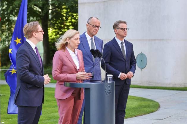 Berlin, Deutschland, 24.07.2026: Bundeskanzleramt: Vorstellung Kabinettsumbildung: L-R: Philipp Amthor, Nina Warken, Bundeskanzler Friedrich Merz und Carsten Linnemann, alle CDU *** Berlin, Germany, July 24, 2026; Federal Chancellery: Presentation of the Cabinet reshuffle; L to R: Philipp Amthor, Nina Warken, Federal Chancellor Friedrich Merz, and Carsten Linnemann, all CDU Copyright: xdtsxNachrichtenagenturx dts_128397