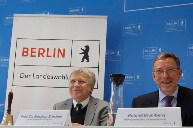 24.07.2024, Stephan Bröchler, Landeswahlleiter des Land Berlin, und Roland Brumberg, stellvertreter, in der Sitzung des Landeswahlausschuss zur Abgeordnetenhauswahl 2026 in Berlin, Berlin Deutschland, Germany *** July 24, 2024, Stephan Bröchler, State Election Commissioner of Berlin, and Roland Brumberg, Deputy State Election Commissioner, at the meeting of the State Election Committee regarding the 2026 Berlin House of Representatives election, Berlin, Germany
