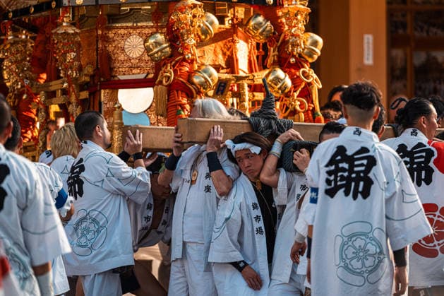 General view, July 24, 2026 - Participants carry portable shrines (mikoshi) during the Kanko-sai return procession of the Gion Matsuri in Kyoto, Japan. Held on July 24, the procession marks the return of the deities from the Otabisho to Yasaka Shrine, concluding one of Japan s most renowned traditional festivals.  aflo_338984762