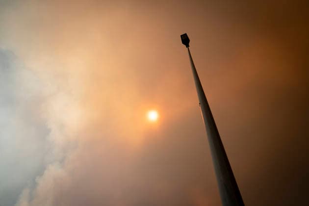 The fires in the Community of Madrid have merged into a single front, and a third front is being monitored from Ávila. Smoke from a wildfire on July 2, 2026, in Chapinería, Madrid, Spain. The fires affecting the Community of Madrid continue to spread unchecked and have merged into a single fire, while in Ávila, the Burgohondo fire is also spreading unchecked, forcing the central government to declare a national emergency on a day when weather forecasts of strong gusts of wind are hampering firefighting efforts. So far, 9,000 hectares have been burned in Ávila and another 6,000 in Madrid. JULY 24, 2026 FOREST FIRE (PIXELATED) A Pé Madrid Madrid, Spain  Copyright: xA.xPÃ rezxMecax 7685235