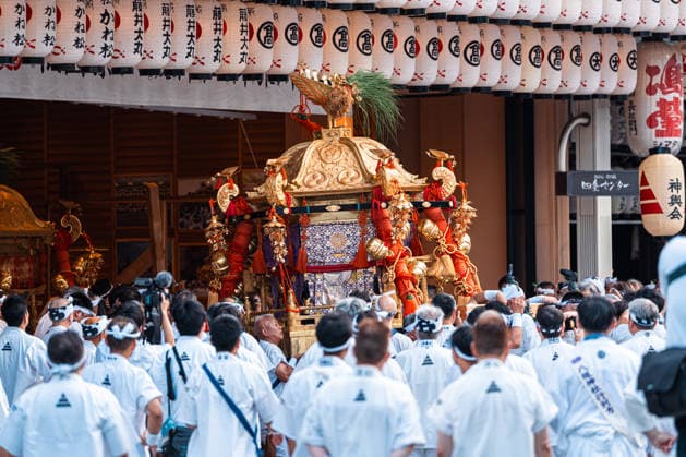 General view, July 24, 2026 - Participants carry portable shrines (mikoshi) during the Kanko-sai return procession of the Gion Matsuri in Kyoto, Japan. Held on July 24, the procession marks the return of the deities from the Otabisho to Yasaka Shrine, concluding one of Japan s most renowned traditional festivals.  aflo_338984798