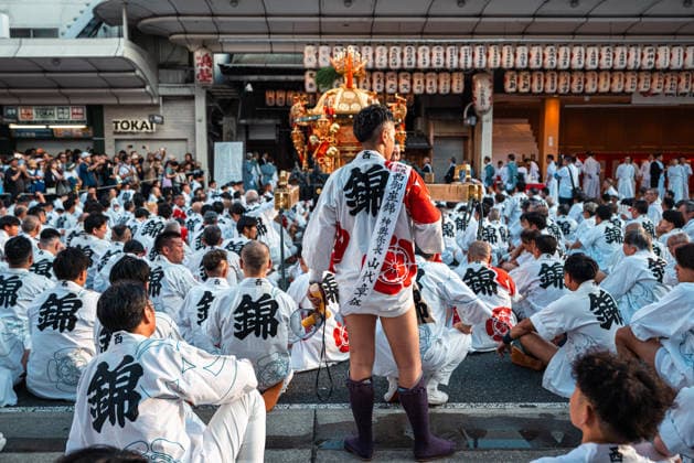General view, July 24, 2026 - Participants carry portable shrines (mikoshi) during the Kanko-sai return procession of the Gion Matsuri in Kyoto, Japan. Held on July 24, the procession marks the return of the deities from the Otabisho to Yasaka Shrine, concluding one of Japan s most renowned traditional festivals.  aflo_338984801