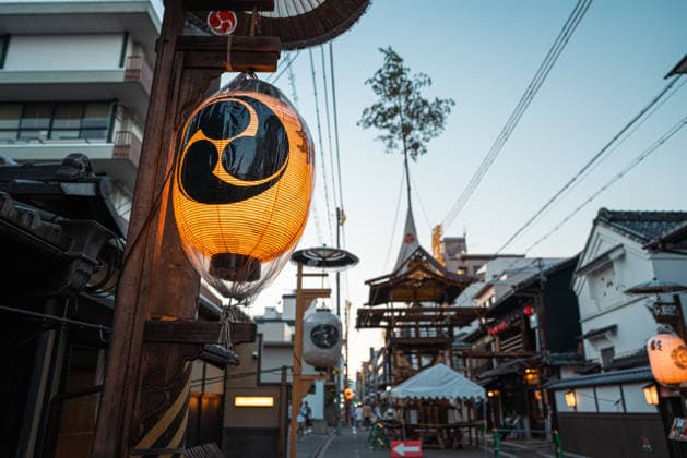 General view, July 24, 2026 - Participants carry portable shrines (mikoshi) during the Kanko-sai return procession of the Gion Matsuri in Kyoto, Japan. Held on July 24, the procession marks the return of the deities from the Otabisho to Yasaka Shrine, concluding one of Japan s most renowned traditional festivals.  aflo_338984807