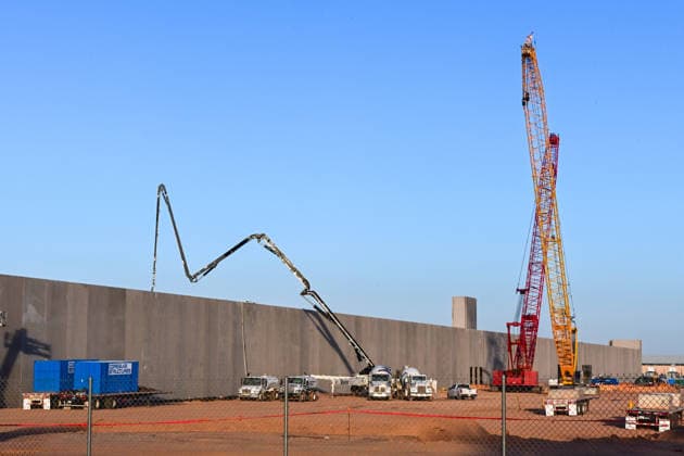 July 24, 2026, Mesa, Arizona, USA: A large data center campus is under construction in the Phoenix metropolitan area. As demand for artificial intelligence, digital storage and computing grows, rapid expansion of data center infrastructure in the United States and worldwide has fueled debate over the facilities electricity and water use. Mesa USA - ZUMAb270 20260724_znp_b270_003 Copyright: xEduardoxBarrazax
