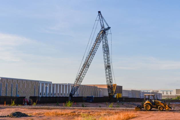 July 24, 2026, Mesa, Arizona, USA: A large data center campus is under construction in the Phoenix metropolitan area. As demand for artificial intelligence, digital storage and computing grows, rapid expansion of data center infrastructure in the United States and worldwide has fueled debate over the facilities electricity and water use. Mesa USA - ZUMAb270 20260724_znp_b270_004 Copyright: xEduardoxBarrazax