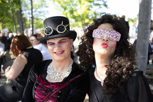 Drag March im Rahmen des 48. Berliner Christopher Street Day (CSD) (Foto vom 24.07.2026). Drags sind Maenner und Frauen, die das jeweils andere Geschlecht kuenstlerisch darstellen und parodieren. Der CSD in Berlin ist mit vielfaeltigen Veranstaltungen eroeffnet worden. Auf dem Programm standen am Freitag unter anderem eine Drag-Parade und ein anschliessender Demokratieabend. Die evangelische Kirche hatte zu einem multireligioesen Gottesdienst in der Marienkirche am Alexanderplatz eingeladen. Hoehepunkt des CSD ist die Parade am Samstag. (Siehe epd-Meldung vom 24.07.2026) EDITORIAL USE ONLY *** Drag March as part of the 48th Berlin Christopher Street Day (CSD). Photo from July 24, 2026. Drag performers are men and women who artistically Copyright: epd-bild HansxScherhaufer epd-Drag_March4