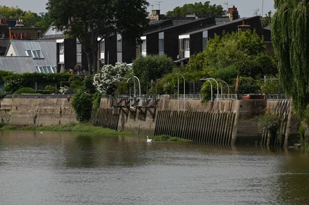 Water level dropped in the River Thames LONDON, UNITED KINGDOM - JULY 24: A general view of the River Thames, where water levels have dropped due to prevailing hot and dry weather conditions in London, United Kingdom, on July 24, 2026. Rasid Necati Aslim Anadolu London United Kingdom. Editorial use only. Please get in touch for any other usage.  Copyright: x2026xAnadoluxRasidxNecatixAslimx