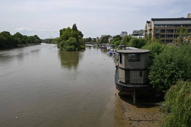Water level dropped in the River Thames LONDON, UNITED KINGDOM - JULY 24: Boats are seen stranded on the exposed riverbed of the River Thames as water levels drop amid hot and dry weather conditions in London, United Kingdom, on July 24, 2026. Rasid Necati Aslim Anadolu London United Kingdom. Editorial use only. Please get in touch for any other usage.  Copyright: x2026xAnadoluxRasidxNecatixAslimx
