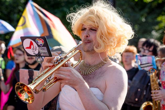 Berlin, CSD, Brandenburger Tor, Drag* March Berlin, CSD, Brandenburger Tor, Drag* March, Demonstration, Party, Parade, Gay, Queer, Berlin Berlin GER *** Berlin, CSD, Brandenburg Gate, Drag* March Berlin, CSD, Brandenburg Gate, Drag* March, Demonstration, Party, Parade, Gay, Queer, Berlin, Berlin, GER