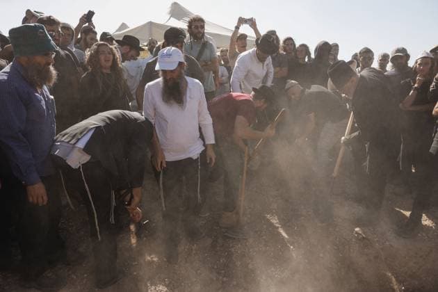 Thousands Attend Funeral of Benayahu Melet, Killed Defending Hikers Near Havat Gilad HAVAT GILAD, WEST BANK JULY 24, 2026: Thousands gathered to pay their final respects and lay to rest Benayahu Melet, a member of the Havat Gilad civilian alert squad and the community s agriculture director. Melet, 32, was killed earlier that day after rushing to assist a group of Israeli hikers who had been attacked near the community. During the incident, a Palestinian assailant seized his weapon and shot him dead. He is survived by his wife, Esther, and their two daughters, Tair Eretz and Adama Ivriya. Following his death, Melet was recognized as a fallen IDF soldier and given a military burial. A second Israeli, IDF Major Yuval Ezra, 27, was also ki Copyright: x xHilelxbenxorx xJNAxPressx