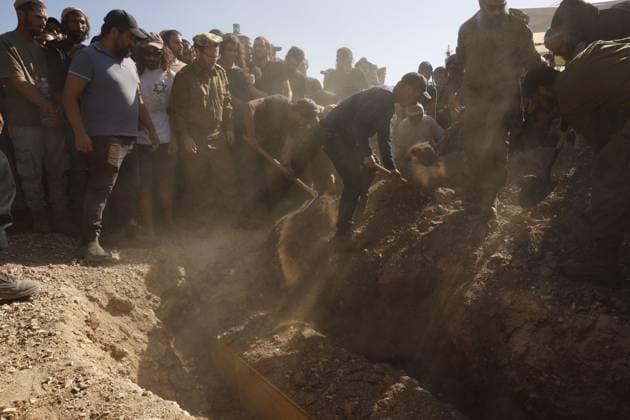 Thousands Attend Funeral of Benayahu Melet, Killed Defending Hikers Near Havat Gilad HAVAT GILAD, WEST BANK JULY 24, 2026: Thousands gathered to pay their final respects and lay to rest Benayahu Melet, a member of the Havat Gilad civilian alert squad and the community s agriculture director. Melet, 32, was killed earlier that day after rushing to assist a group of Israeli hikers who had been attacked near the community. During the incident, a Palestinian assailant seized his weapon and shot him dead. He is survived by his wife, Esther, and their two daughters, Tair Eretz and Adama Ivriya. Following his death, Melet was recognized as a fallen IDF soldier and given a military burial. A second Israeli, IDF Major Yuval Ezra, 27, was also ki Copyright: x xHilelxbenxorx xJNAxPressx