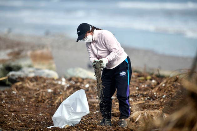 La Serena, July 24, 2026 Volunteers and municipal officials are cleaning up the coastline in La Serena and Coquimbo following the debris and trash left behind by the recent storm that hit the region. Alejandro Pizarro Aton Chile, CHILE Aton 1175008  Copyright: AlejandroxPizarro AtonxChile