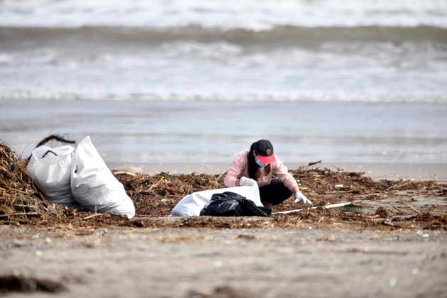 La Serena, July 24, 2026 Volunteers and municipal officials are cleaning up the coastline in La Serena and Coquimbo following the debris and trash left behind by the recent storm that hit the region. Alejandro Pizarro Aton Chile, CHILE Aton 1175009  Copyright: AlejandroxPizarro AtonxChile